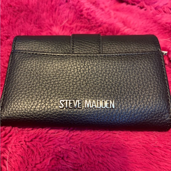 Steve Madden Handbags - Steve Madden Textured Black Wallet